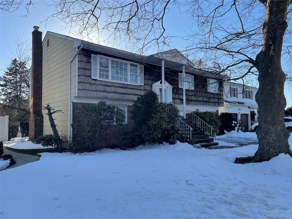 840 Robin Court Baldwin NY 11510