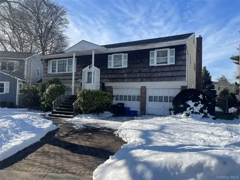 840 Robin Court Baldwin NY 11510