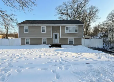 76 Woodland Avenue Central Islip NY 11722
