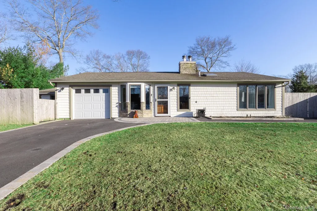 5 Longleaf Lane Medford NY 11763