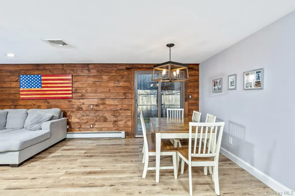 5 Longleaf Lane Medford NY 11763