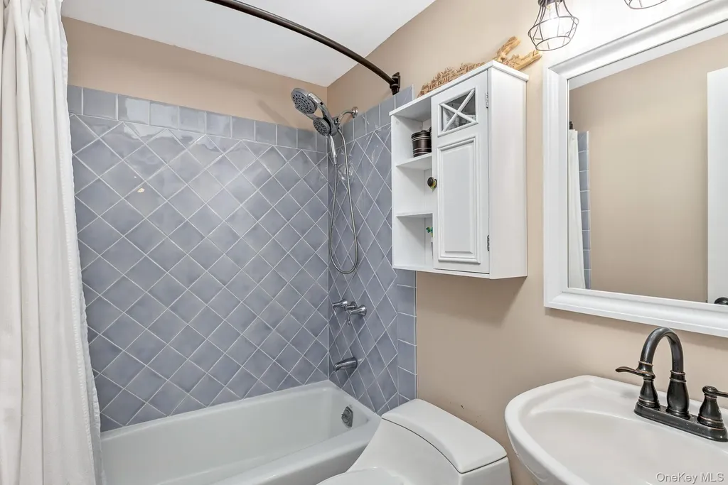5 Longleaf Lane Medford NY 11763