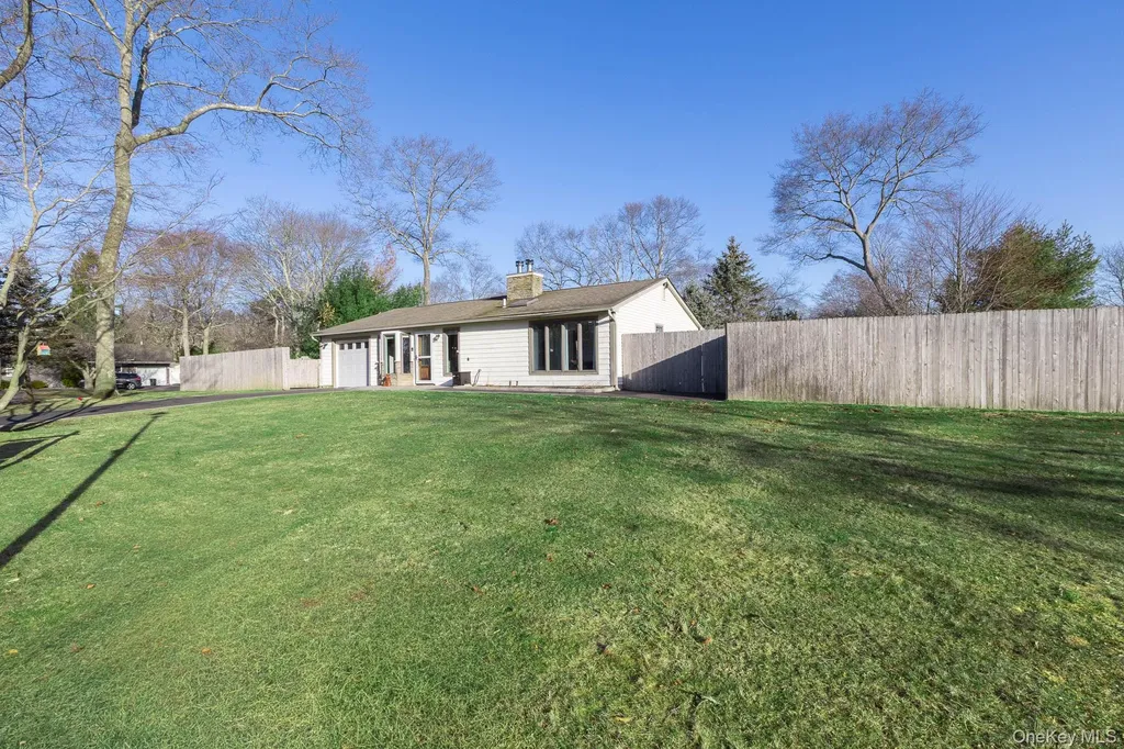 5 Longleaf Lane Medford NY 11763