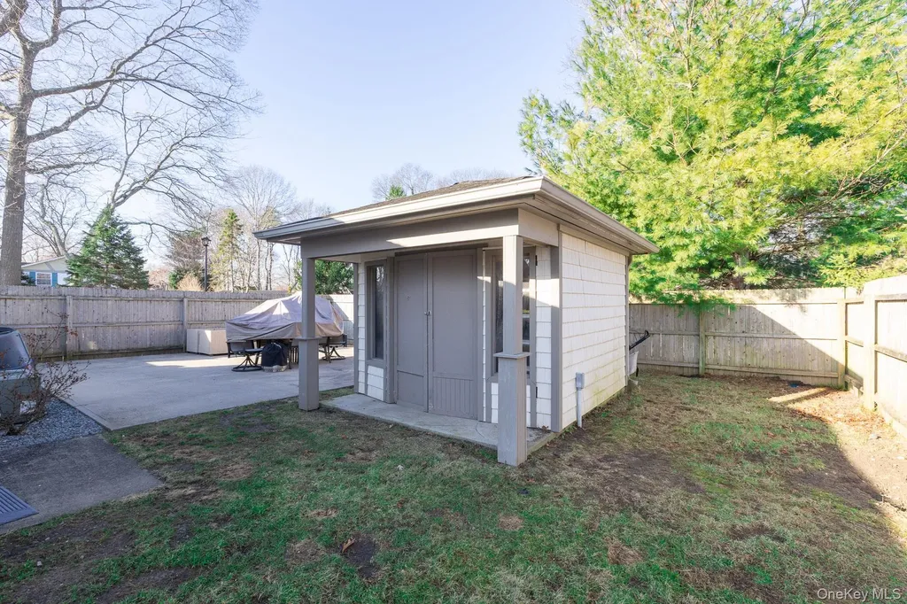 5 Longleaf Lane Medford NY 11763