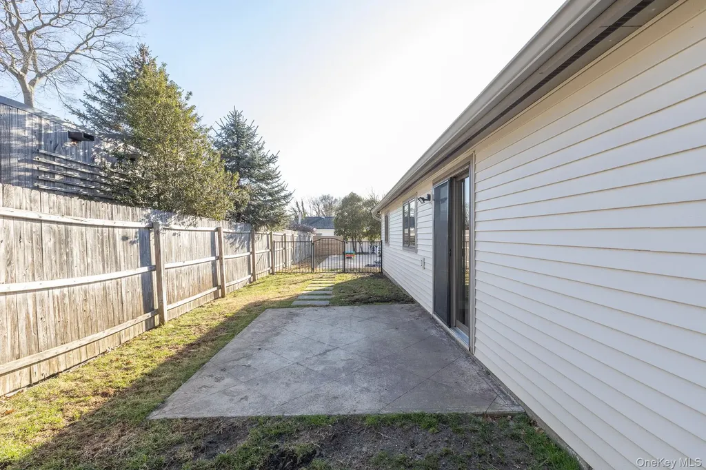 5 Longleaf Lane Medford NY 11763