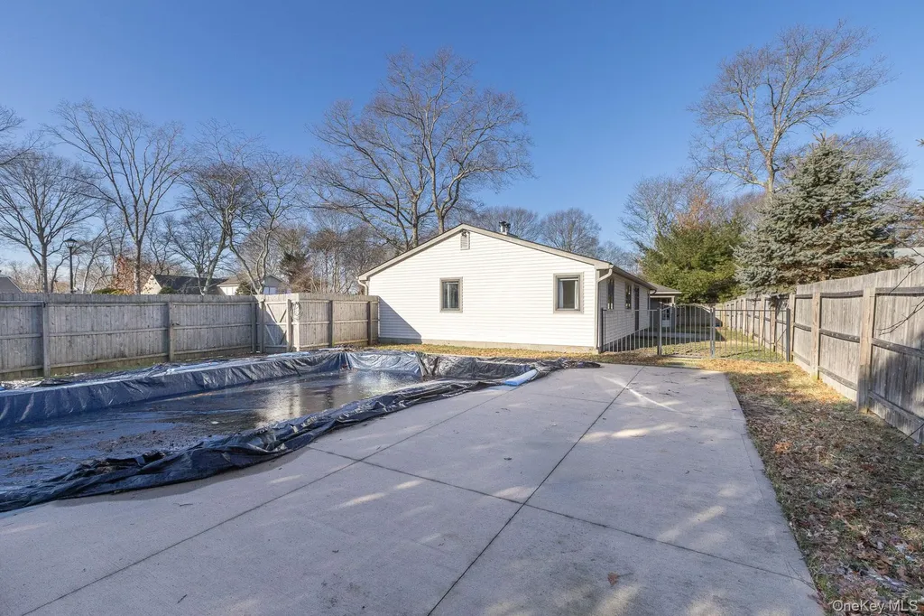 5 Longleaf Lane Medford NY 11763