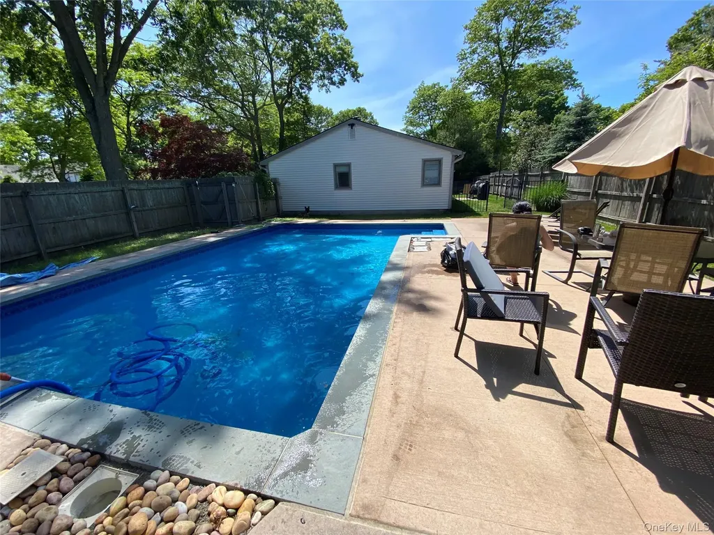 5 Longleaf Lane Medford NY 11763