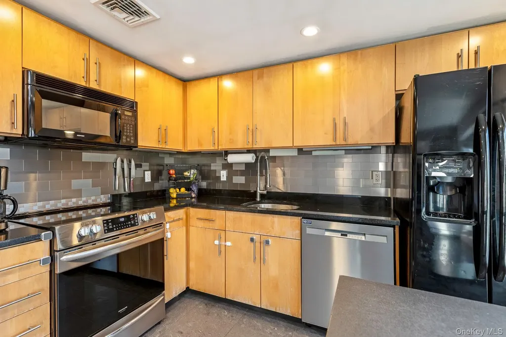 5 Longleaf Lane Medford NY 11763