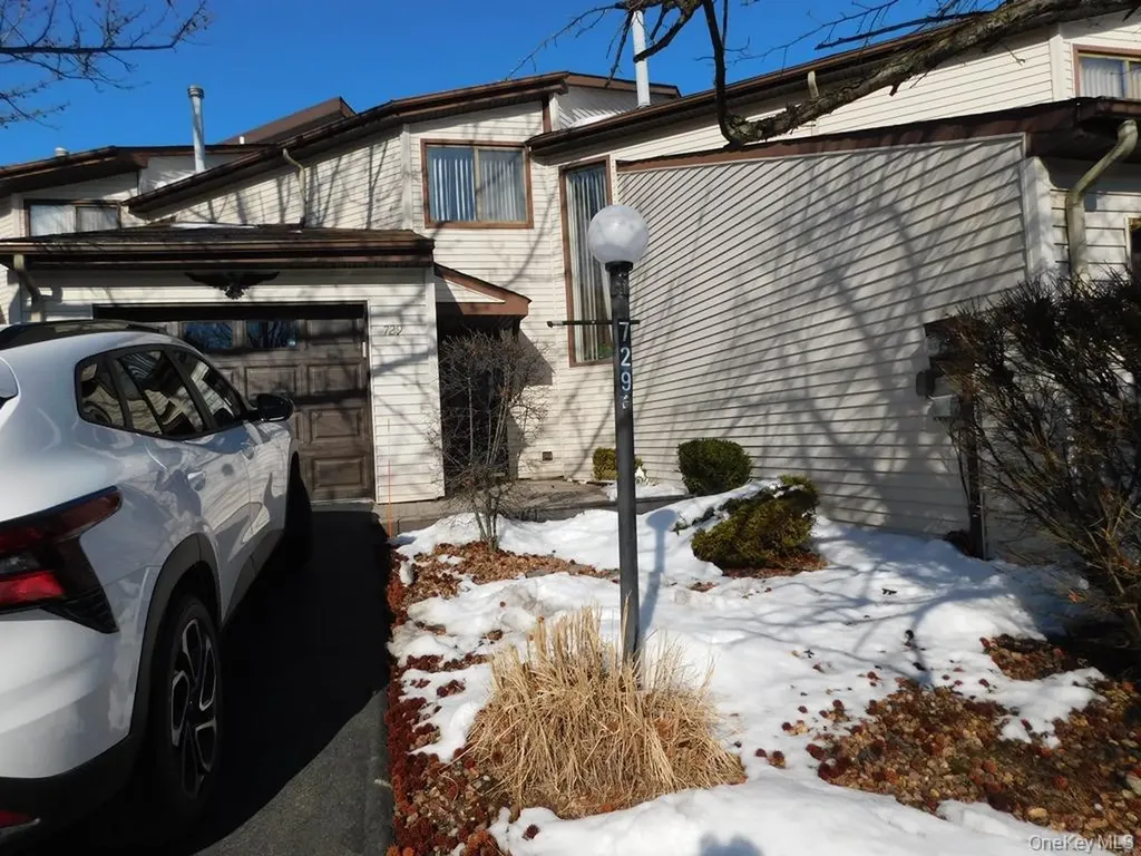 729 Hewitt Lane New Windsor NY 12553