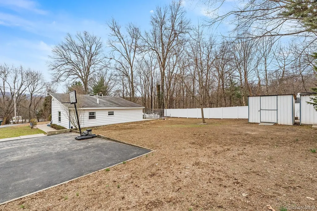 9 Hill View Road New Windsor NY 12553