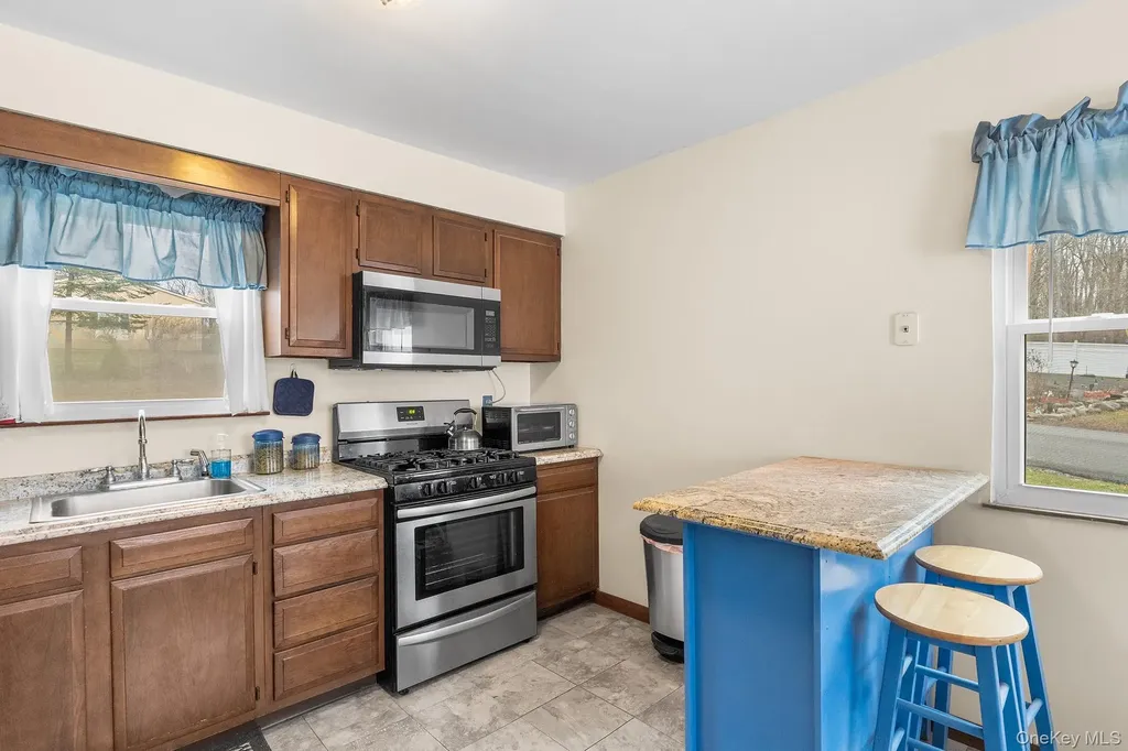 9 Hill View Road New Windsor NY 12553