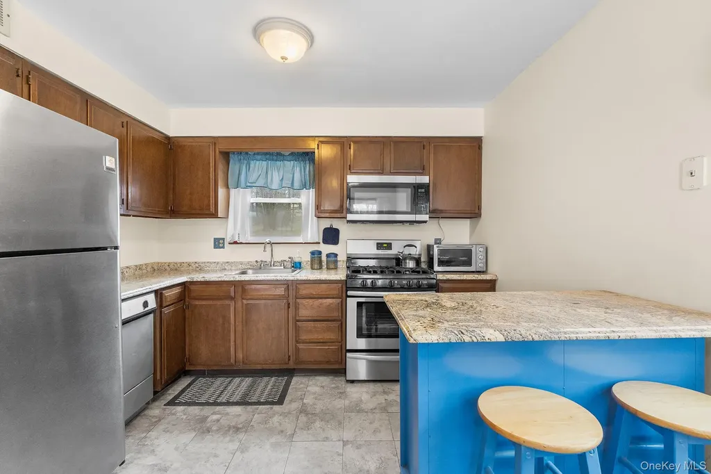 9 Hill View Road New Windsor NY 12553