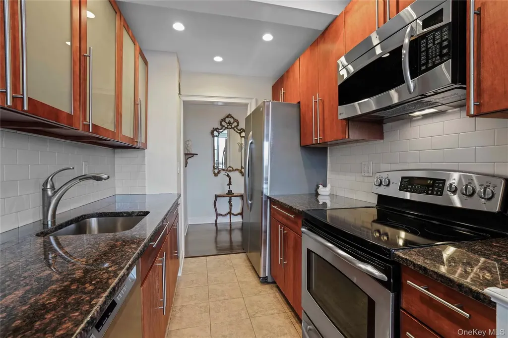 12 Old Mamaroneck Road White Plains NY 10605