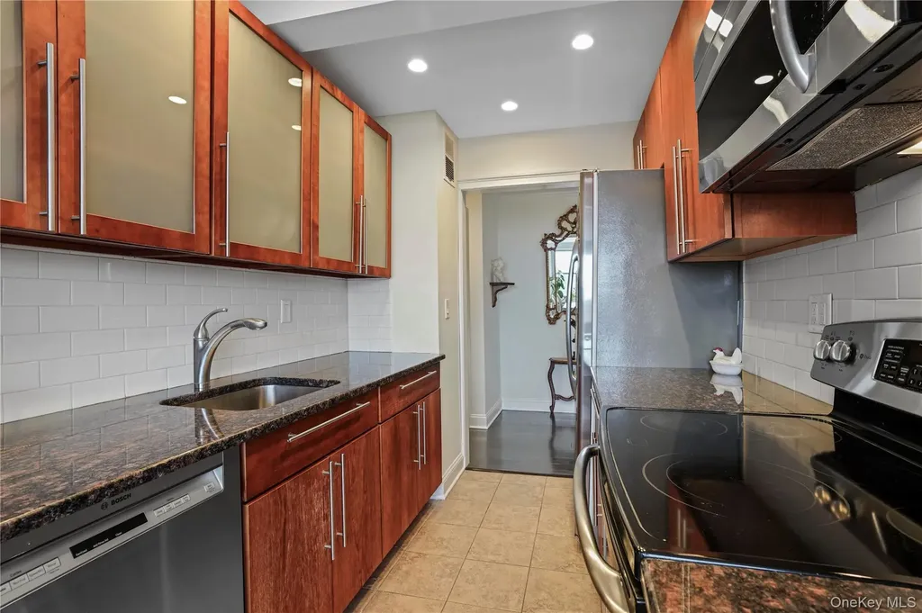 12 Old Mamaroneck Road White Plains NY 10605