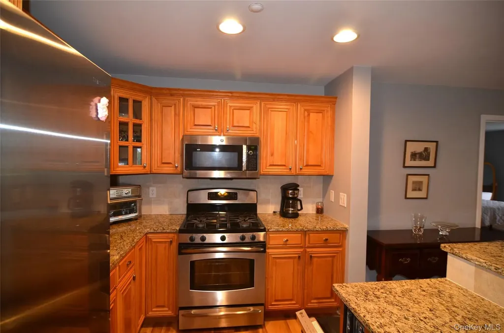 1308 Round Pointe Drive Haverstraw NY 10927
