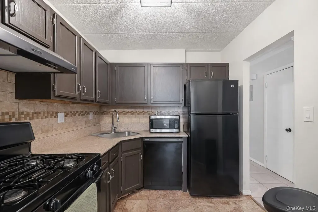 863 Home Street Bronx NY 10459