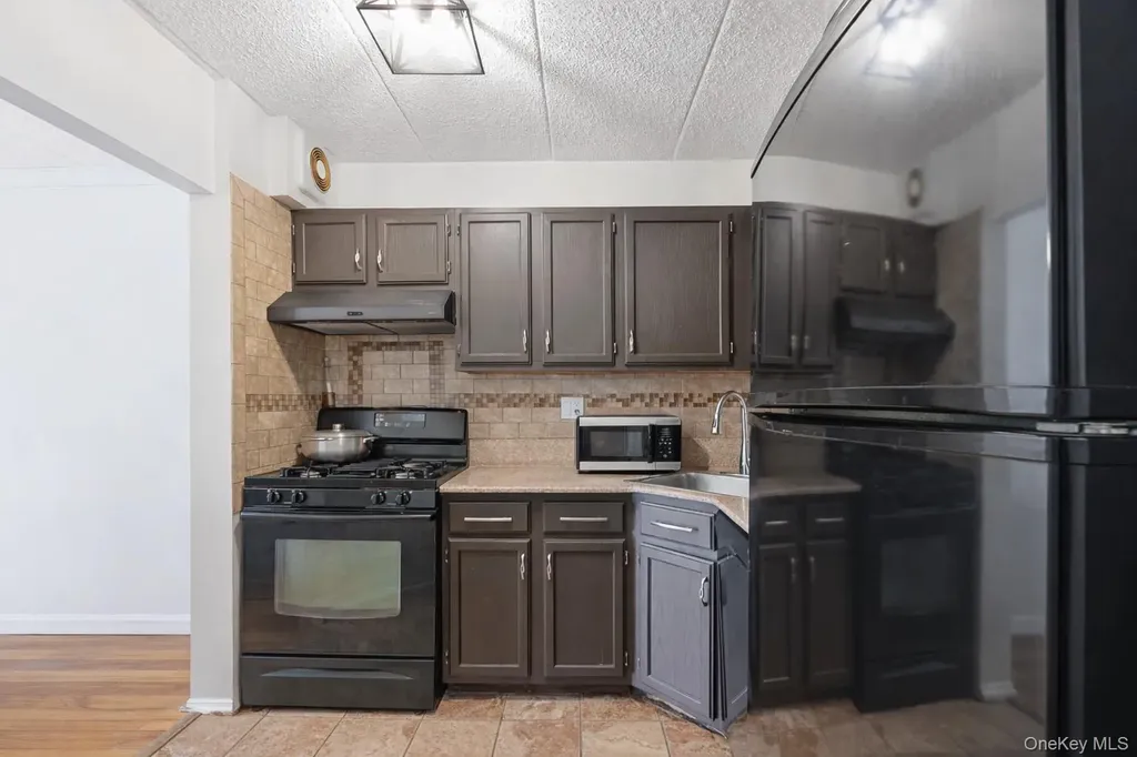 863 Home Street Bronx NY 10459