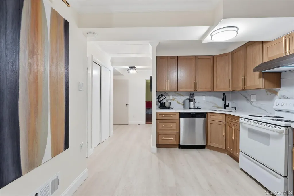863 Home Street Bronx NY 10459