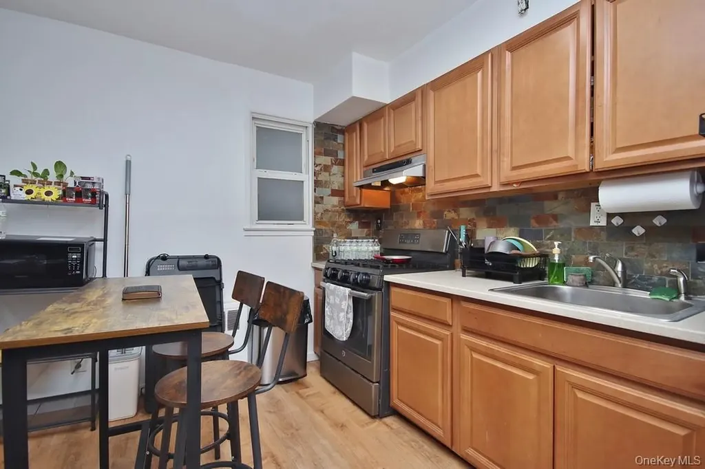 423 Parkview Avenue Yonkers NY 10710