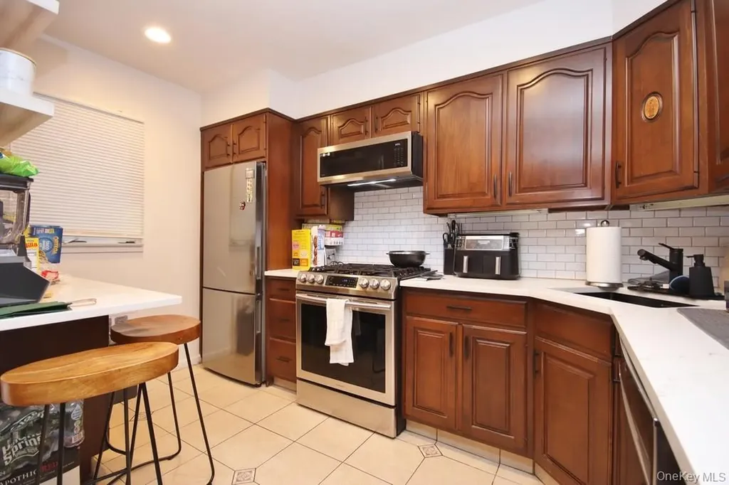 423 Parkview Avenue Yonkers NY 10710