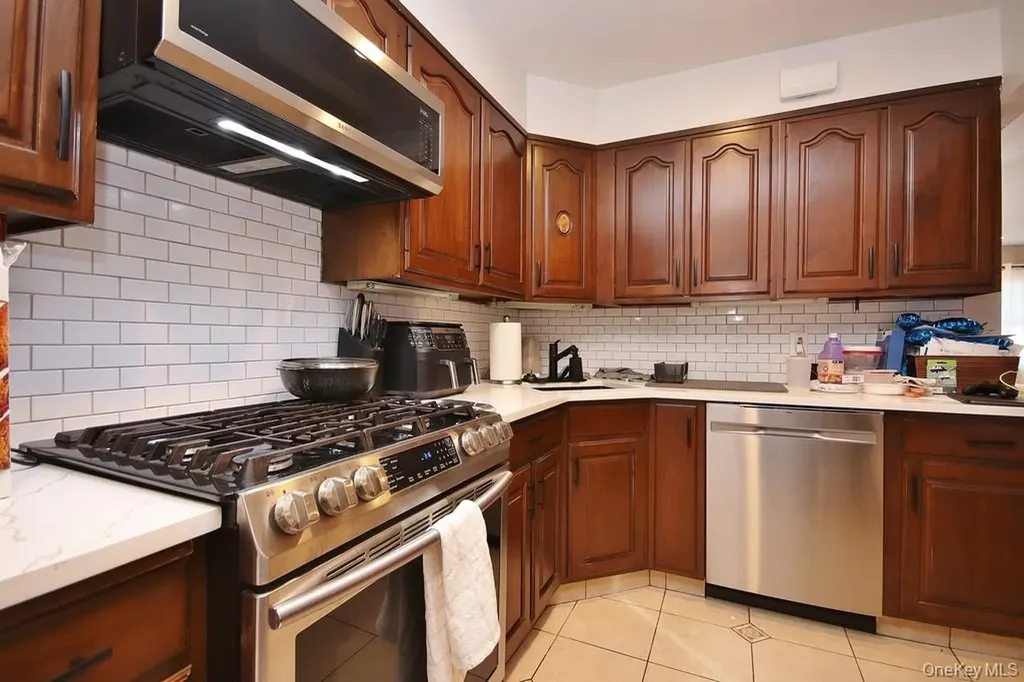 423 Parkview Avenue Yonkers NY 10710