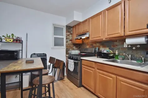 423 Parkview Avenue Yonkers NY 10710
