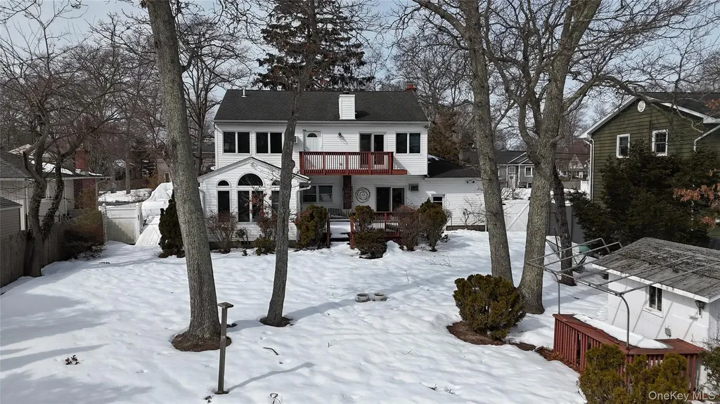53 Hewitt Boulevard Center Moriches NY 11934