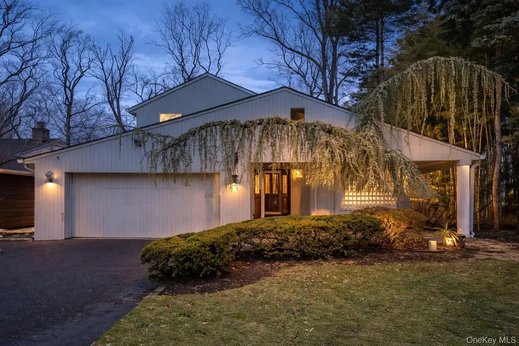 127 Wooleys Lane Great Neck NY 11023