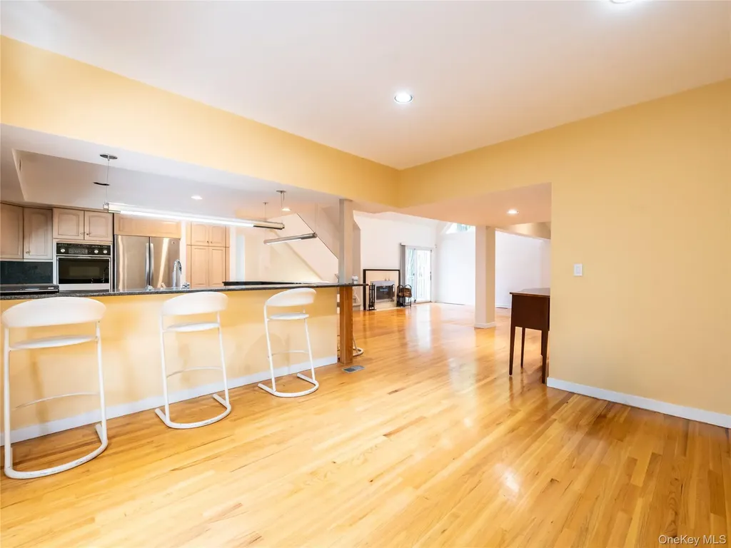 127 Wooleys Lane Great Neck NY 11023