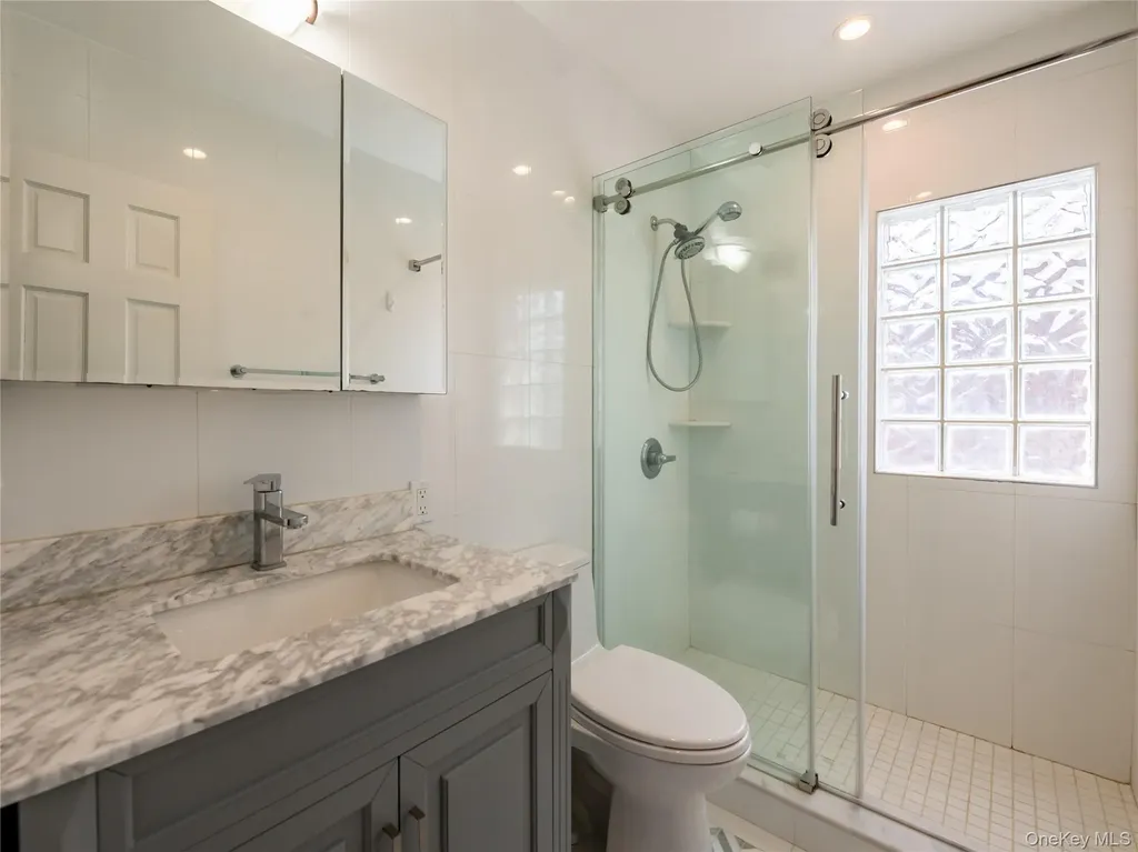 127 Wooleys Lane Great Neck NY 11023