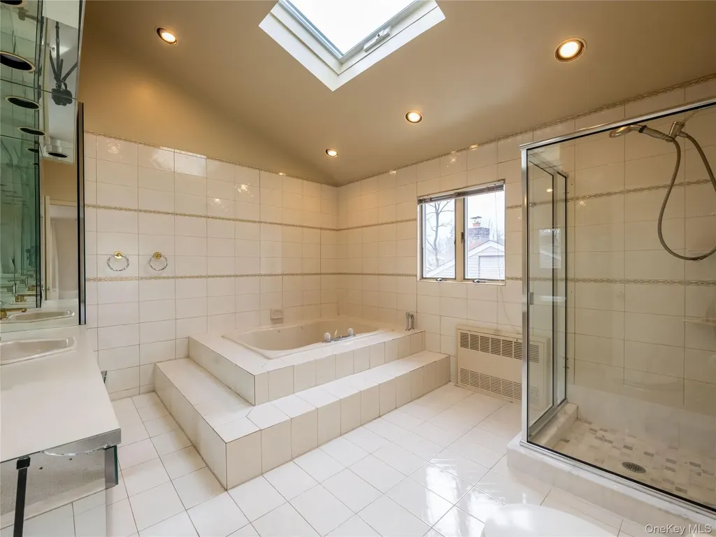 127 Wooleys Lane Great Neck NY 11023
