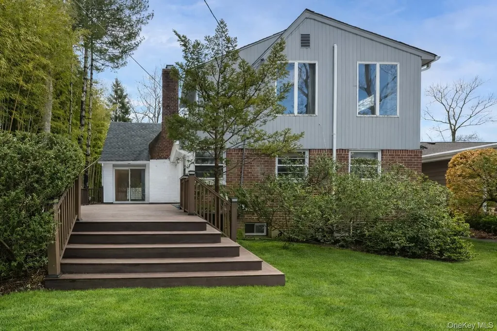 127 Wooleys Lane Great Neck NY 11023