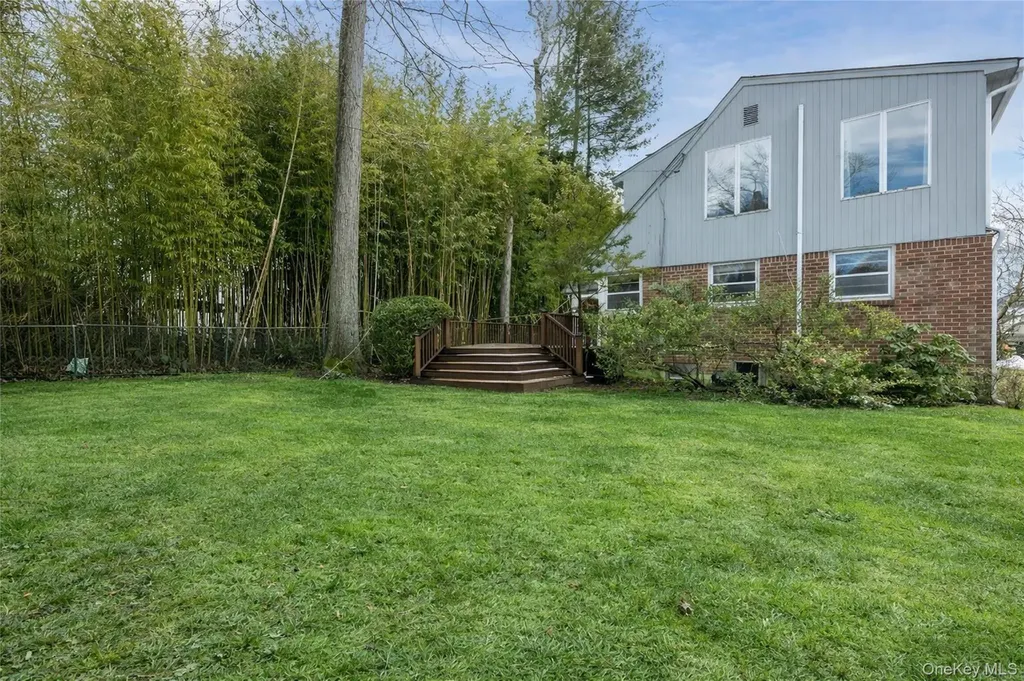 127 Wooleys Lane Great Neck NY 11023