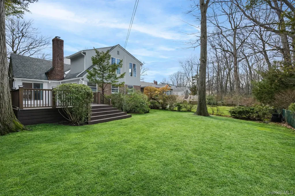 127 Wooleys Lane Great Neck NY 11023