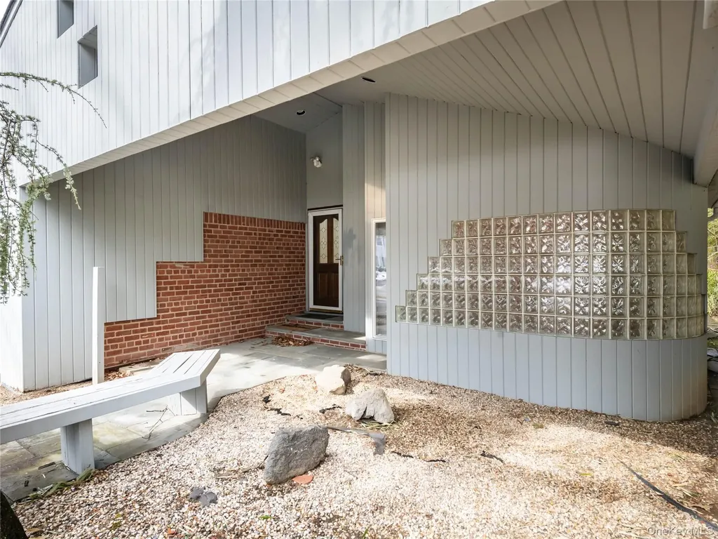 127 Wooleys Lane Great Neck NY 11023