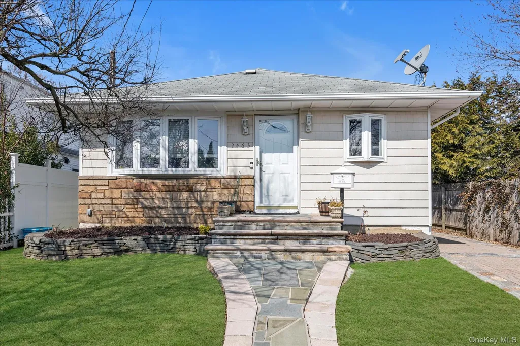 2463 Lindy Road Westbury NY 11590