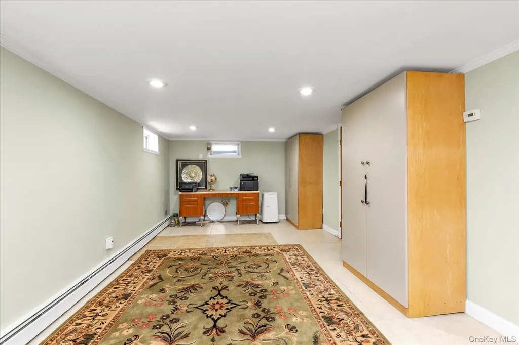 2463 Lindy Road Westbury NY 11590