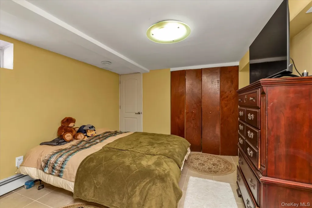 2463 Lindy Road Westbury NY 11590