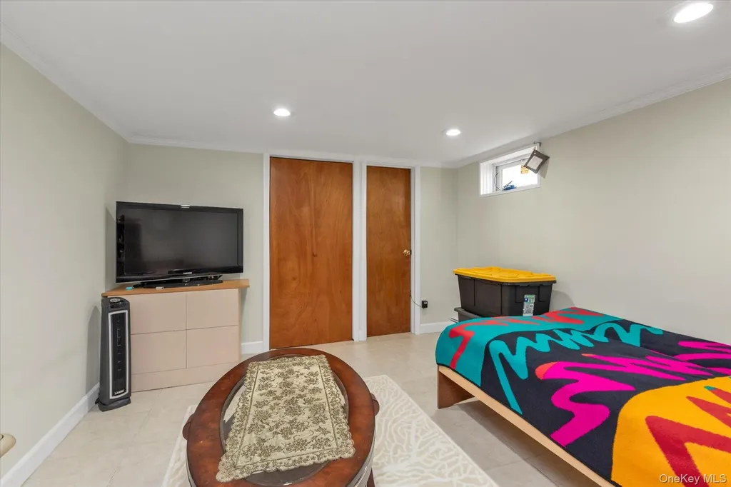 2463 Lindy Road Westbury NY 11590
