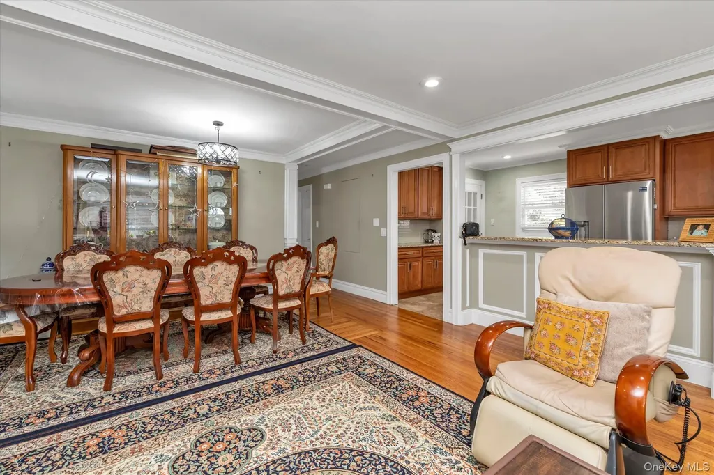 2463 Lindy Road Westbury NY 11590