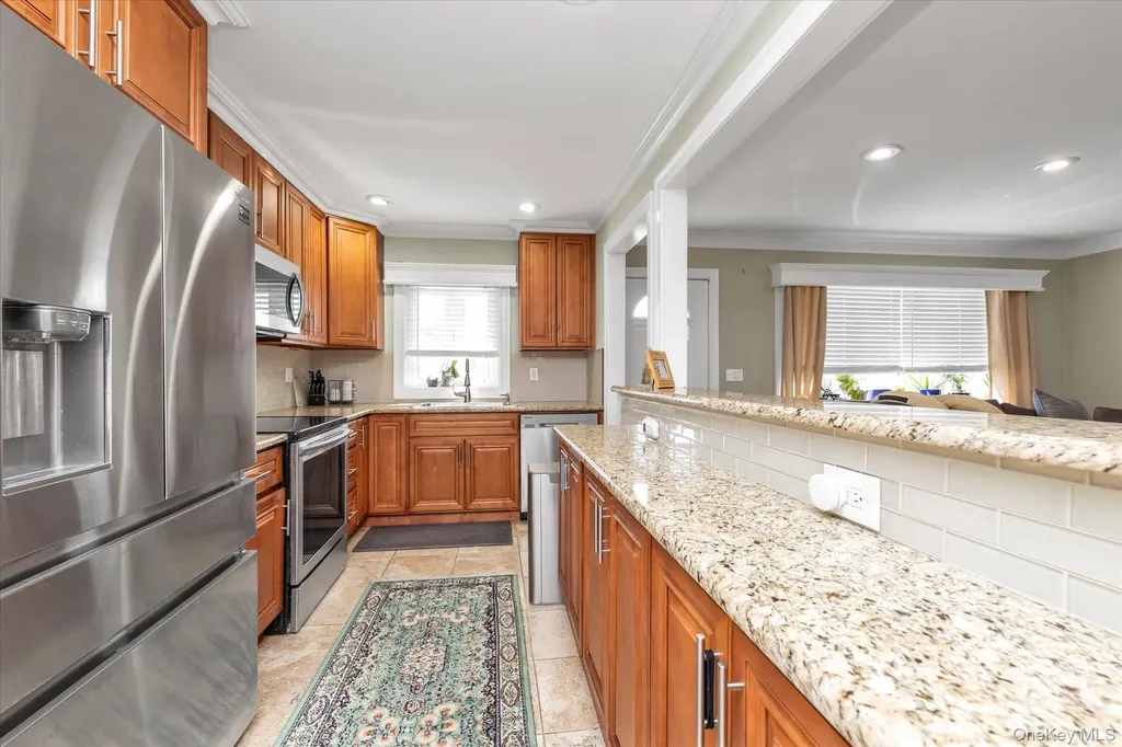 2463 Lindy Road Westbury NY 11590