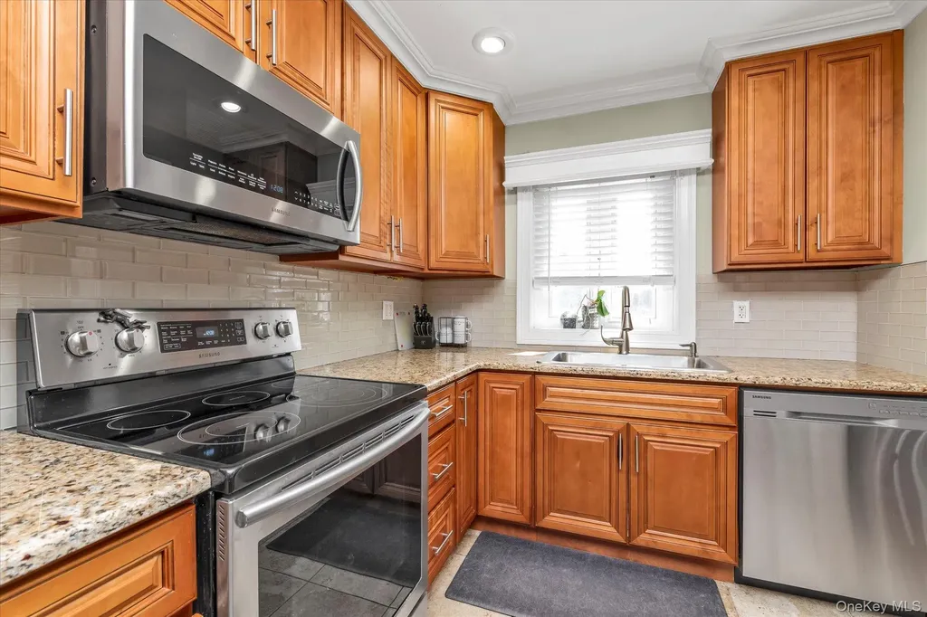 2463 Lindy Road Westbury NY 11590