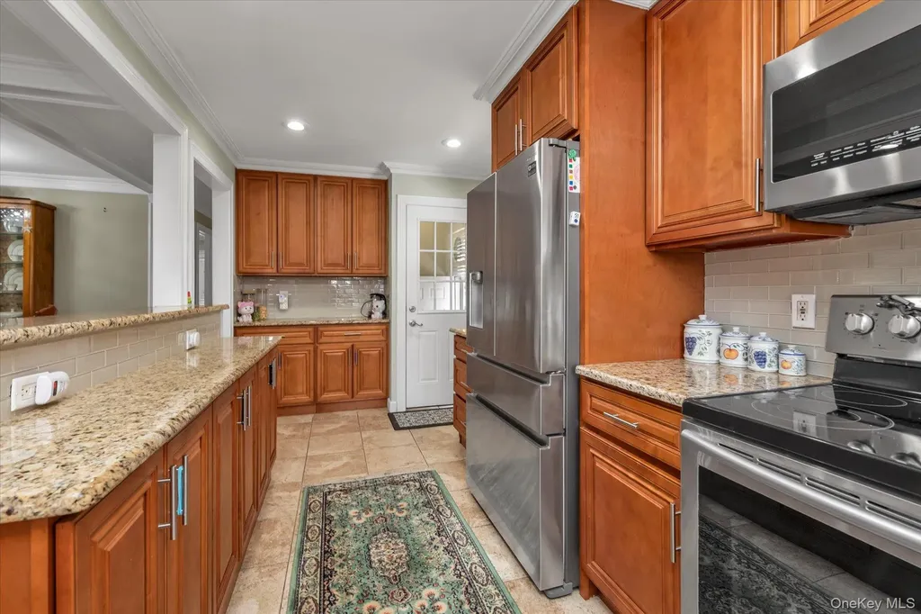 2463 Lindy Road Westbury NY 11590