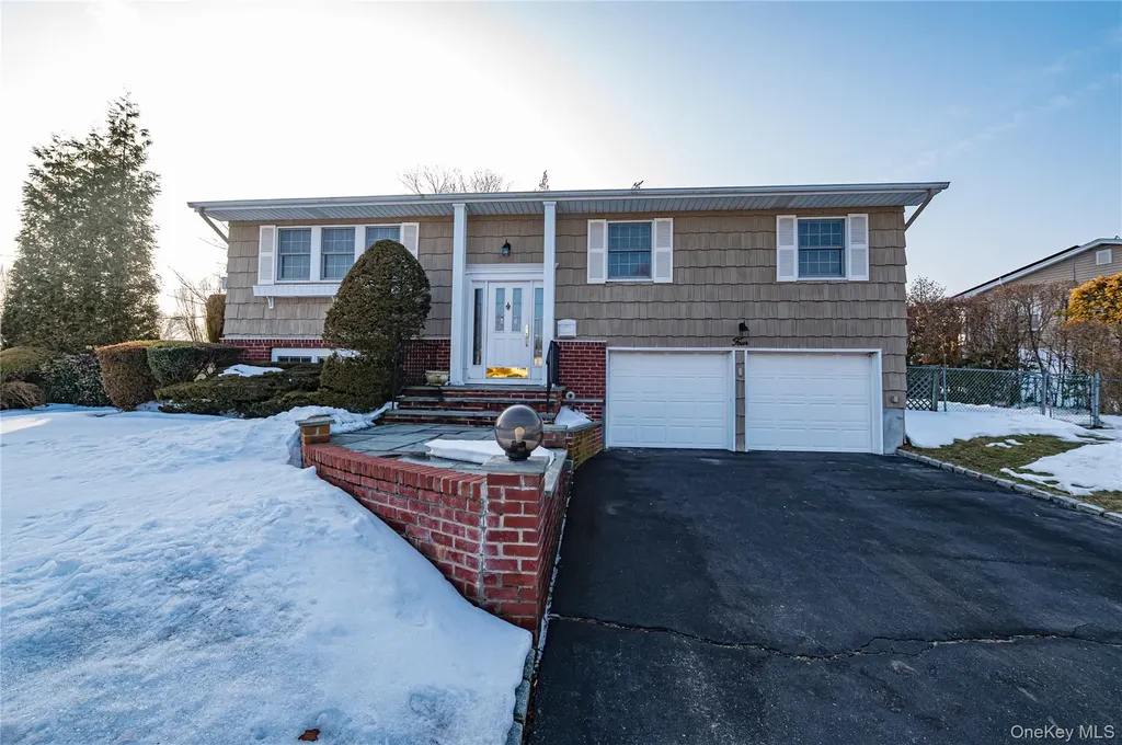 4 Winslow Lane Kings Park NY 11754