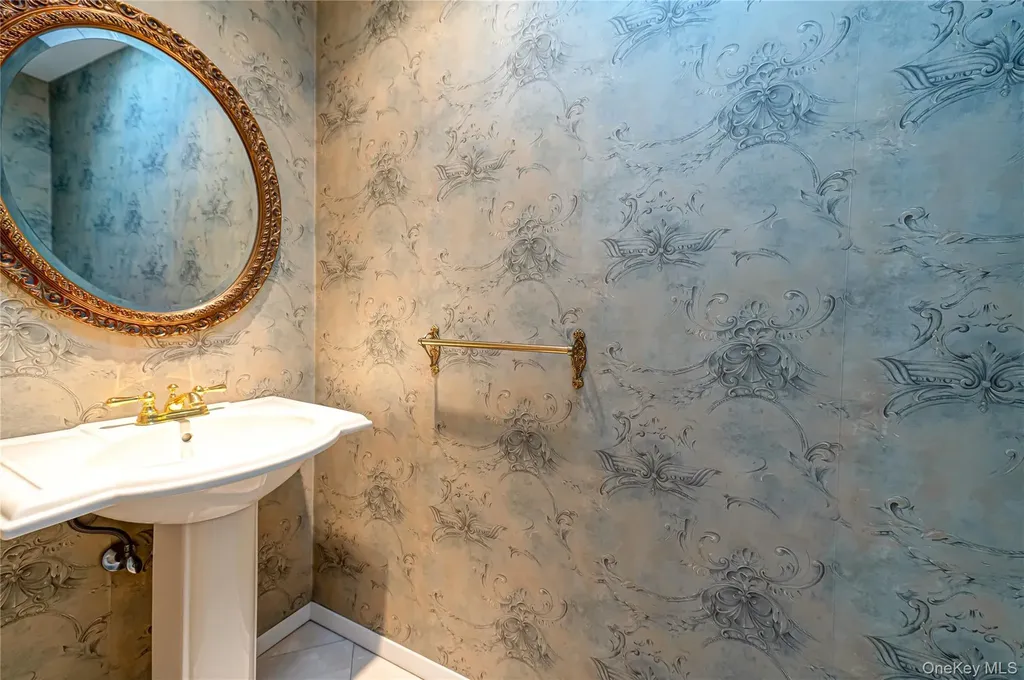 4 Winslow Lane Kings Park NY 11754