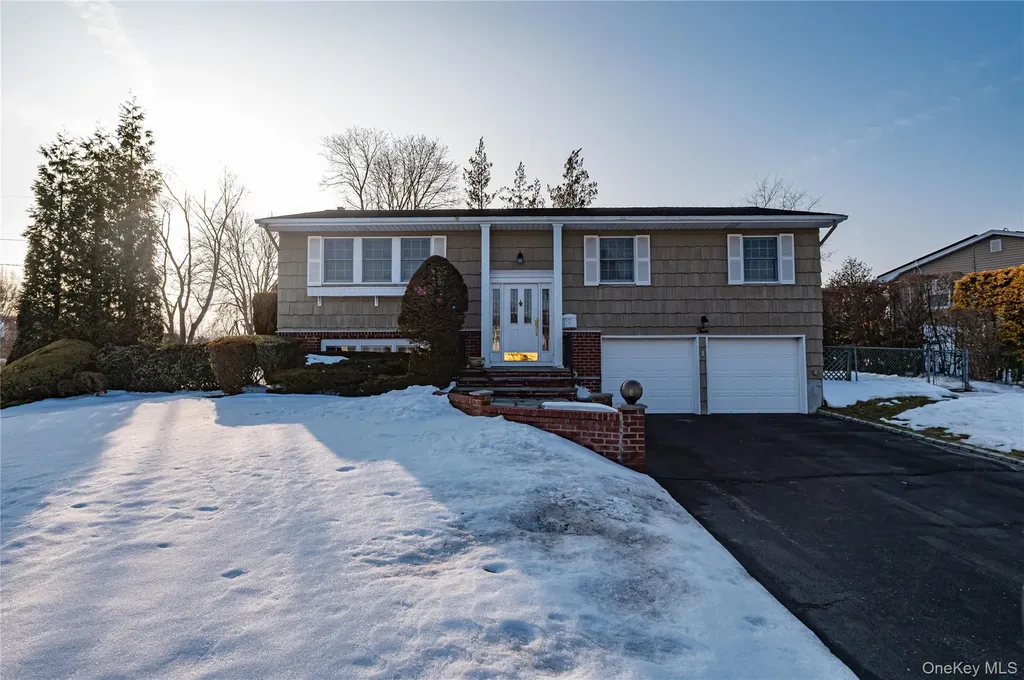 4 Winslow Lane Kings Park NY 11754