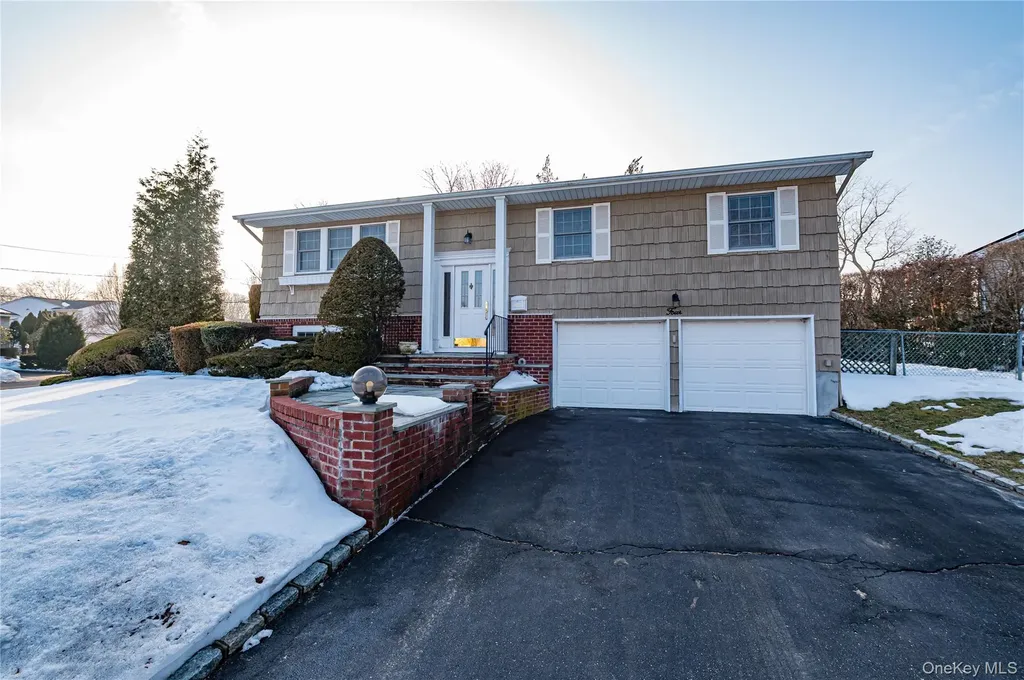4 Winslow Lane Kings Park NY 11754