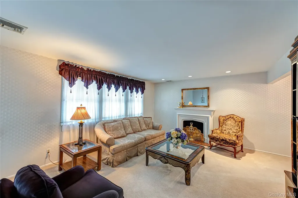 4 Winslow Lane Kings Park NY 11754