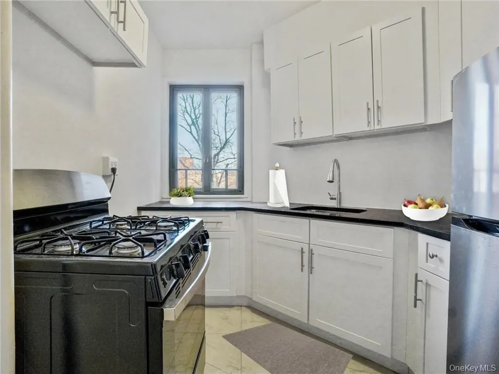 1561 Metropolitan Avenue Bronx NY 10462