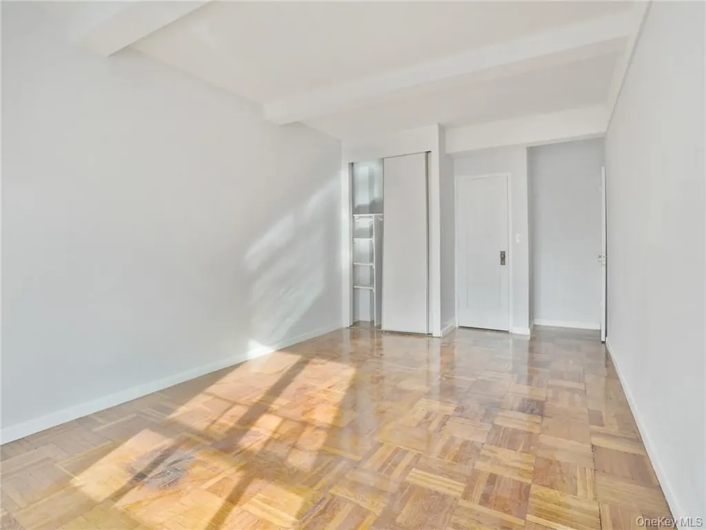 1561 Metropolitan Avenue Bronx NY 10462